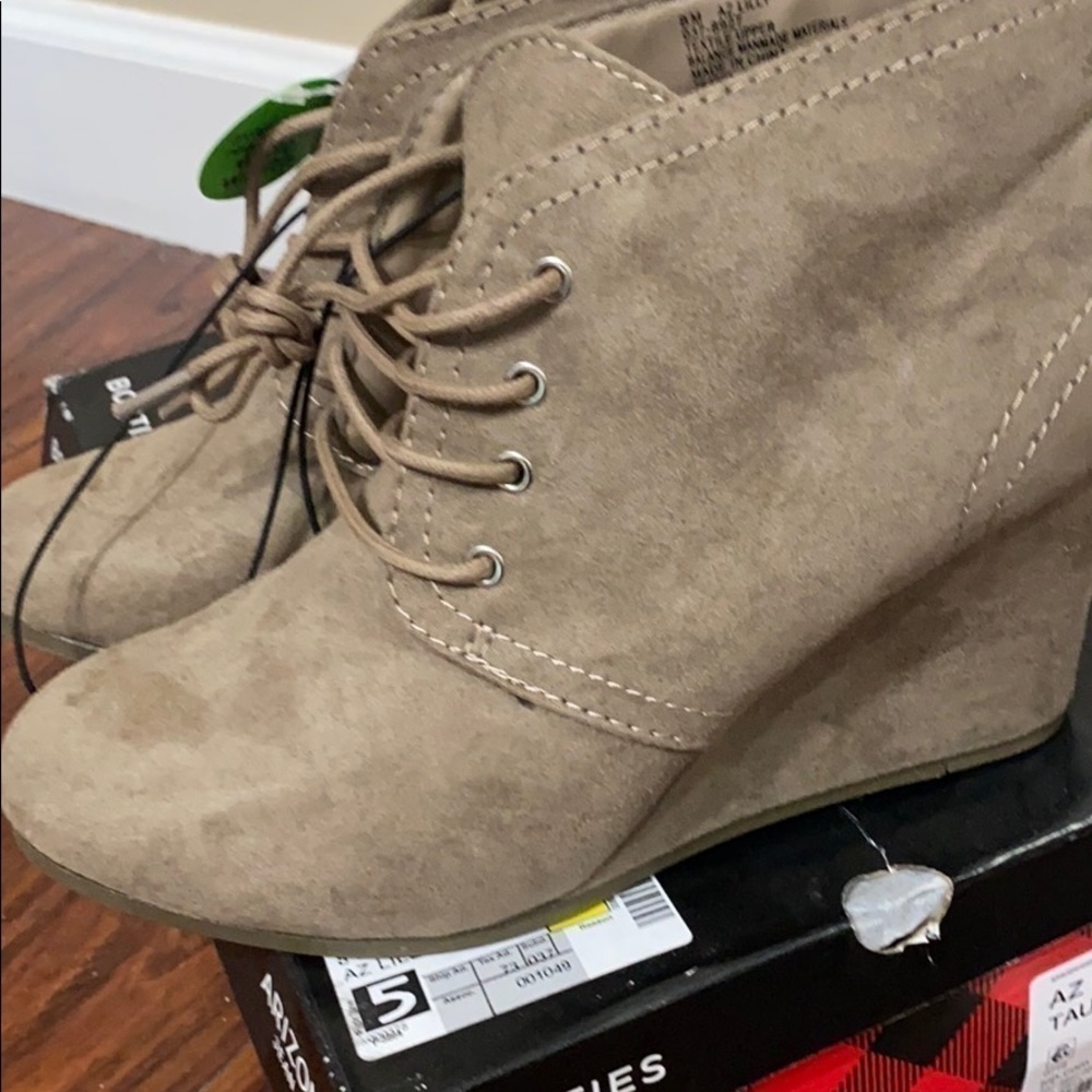 Memory Foam Wedges Taupe size 8 tie up booties fall footwear boots comfortable - Picture 2 of 10